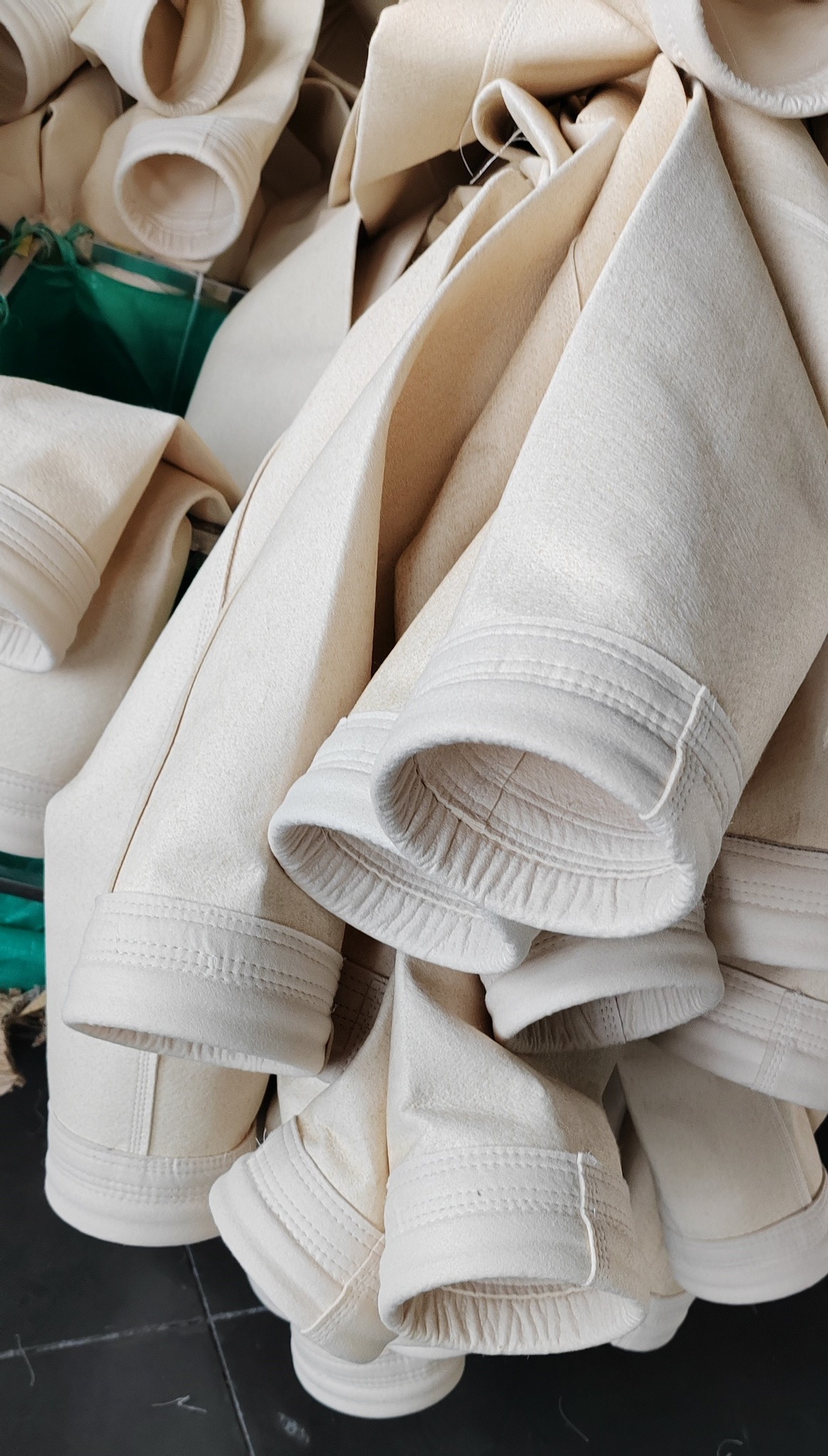 除尘器要定期更换滤袋